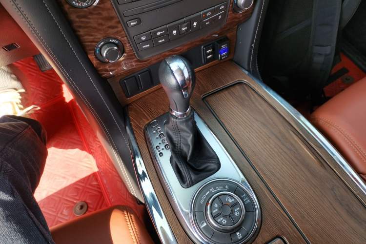 Used Nissan Patrol 2018 4.0L Automatic 7-Seater Middle East Version Gear Lever