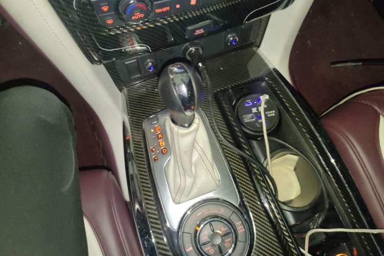 Used Nissan Patrol 2018 4.0L LinkedIn Edition Gear Lever