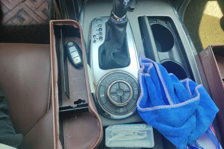 Used Nissan Patrol 2018 Y62 4.0 XE Middle East Gear Lever