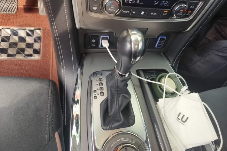 Used Nissan Patrol  Gear Lever