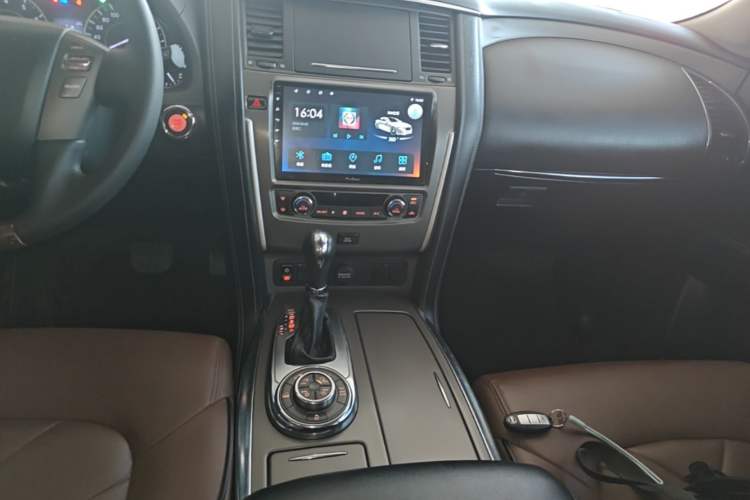 Used Nissan Patrol 2018 4.0L LinkedIn Edition Gear Lever