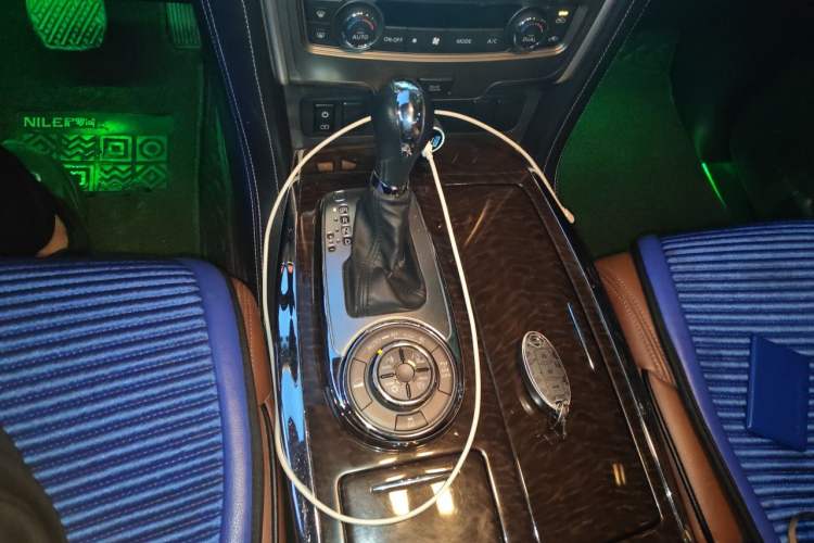 Used Nissan Patrol 2018 Y62 4.0 XE Middle East Gear Lever