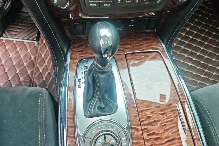 Used Nissan Patrol 2018 4.0L Flagship Model Gear Lever