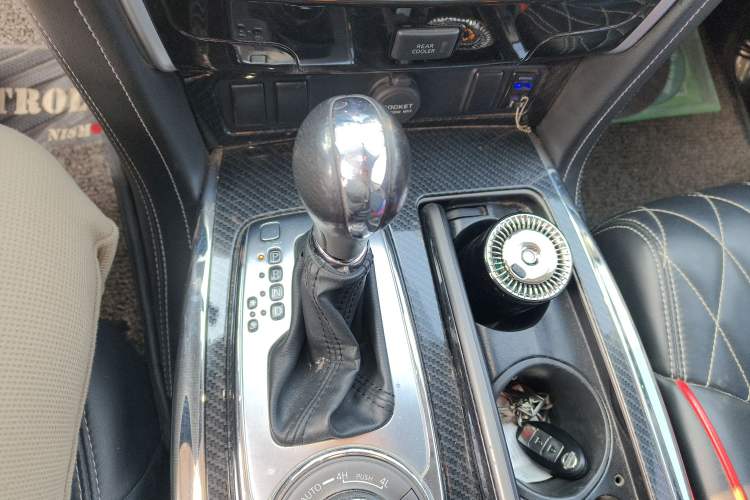 Used Nissan Patrol 2018 4.0L LinkedIn Edition Gear Lever