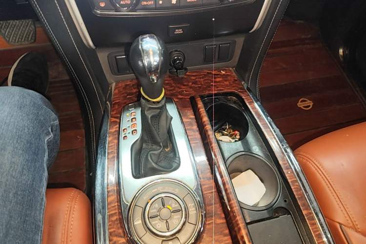 Used Nissan Patrol 2018 4.0L Automatic 7-Seater Middle East Version Gear Lever