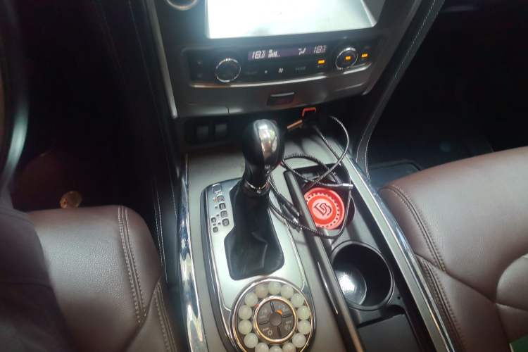 Used Nissan Patrol 2018 4.0L LinkedIn Edition Gear Lever