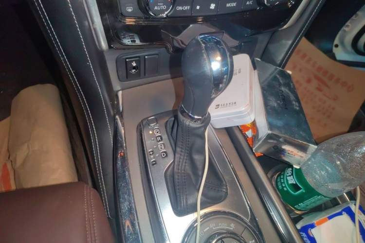 Used Nissan Patrol 2018 4.0L Automatic 7-Seater Middle East Version Gear Lever