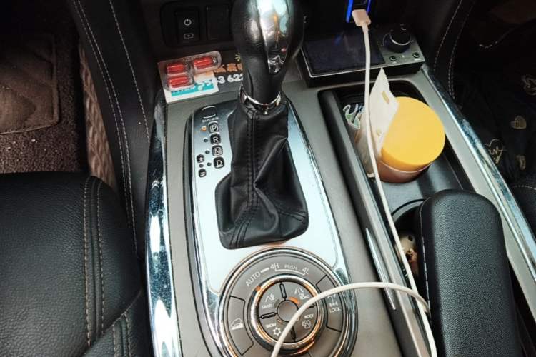 Used Nissan Patrol 2018 4.0L Automatic 7-Seater Middle East Version Gear Lever