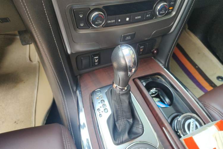 Used Nissan Patrol 2018 Y62 4.0 XE Middle East Gear Lever