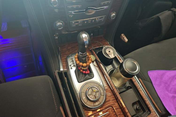 Used Nissan Patrol 2018 4.0L Automatic 7-Seater Middle East Version Gear Lever