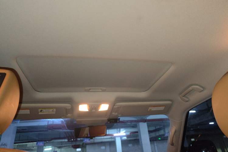 Used Nissan Patrol 2018 4.0L Platinum Edition Headliner