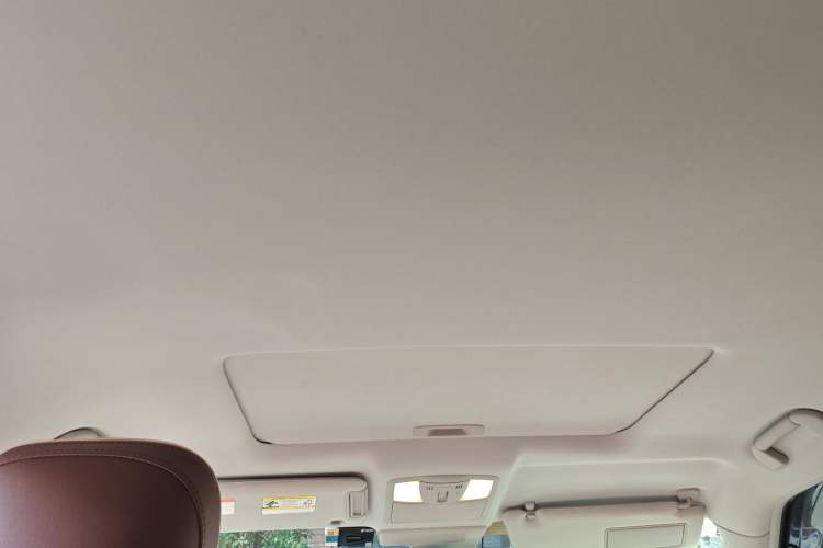 Used Nissan Patrol 2018 4.0L SE Middle East Version Headliner