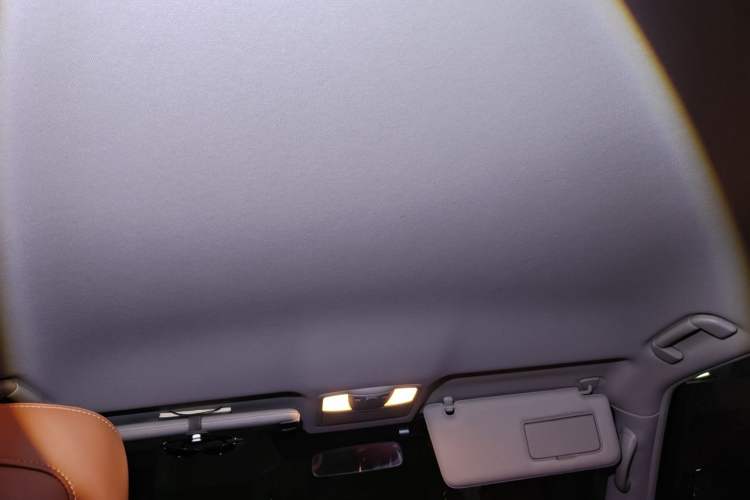 Used Nissan Patrol 2018 4.0L LinkedIn Edition Headliner