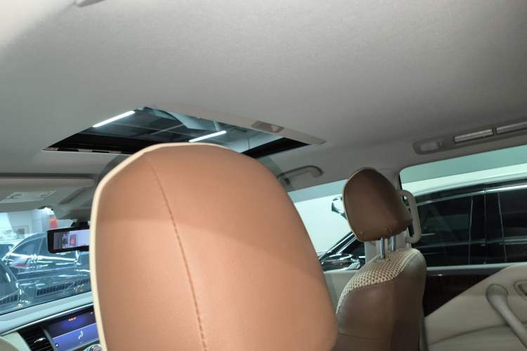 Used Nissan Patrol 2018 4.0L SE Middle East Version Headliner