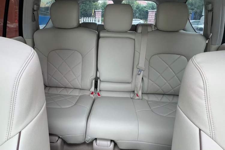 Used Nissan Patrol 2018 Y62 4.0 SE-T2 Middle East Interior 10