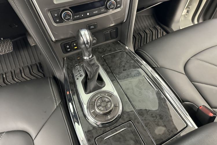 Used Nissan Patrol 2018 4.0L SE Middle East Version Interior 12