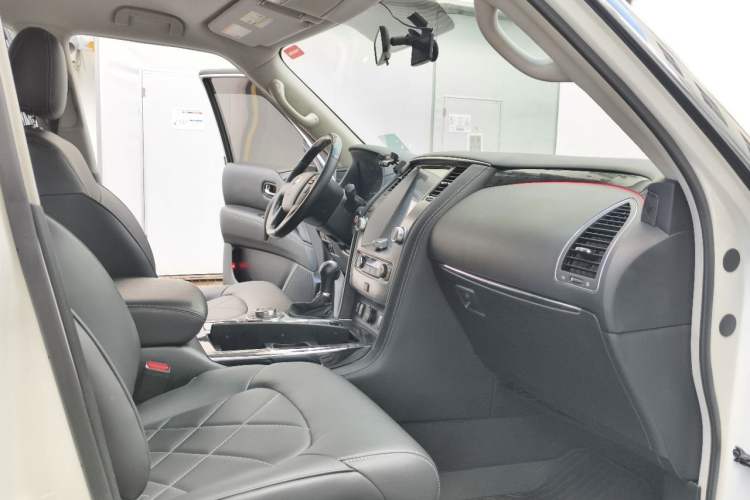Used Nissan Patrol 2018 4.0L LinkedIn Edition Interior 2