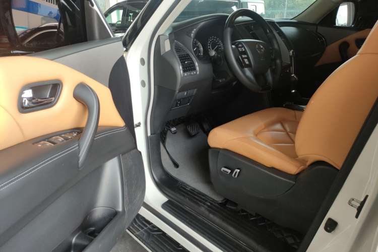 Used Nissan Patrol 2018 4.0L LinkedIn Edition Interior 2
