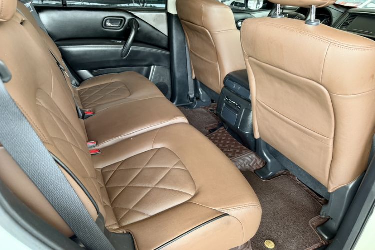 Used Nissan Patrol 2018 4.0L LinkedIn Edition Interior 2