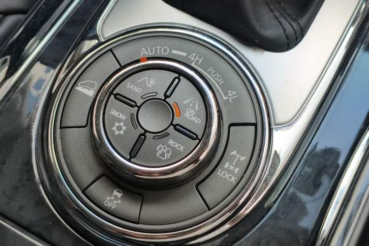 Used Nissan Patrol 2018 4.0L LinkedIn Edition Interior 3