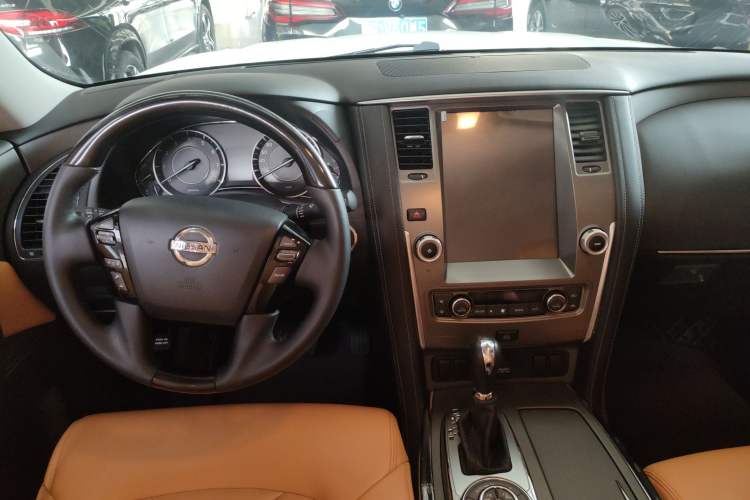 Used Nissan Patrol 2018 4.0L LinkedIn Edition Interior 3