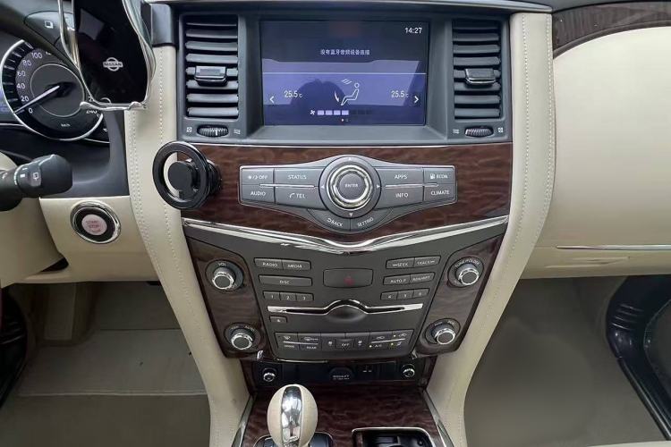 Used Nissan Patrol 2018 Y62 4.0 SE-T2 Middle East Interior 3