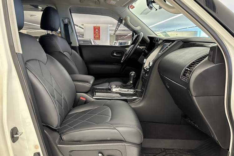 Used Nissan Patrol 2018 4.0L SE Middle East Version Interior 4