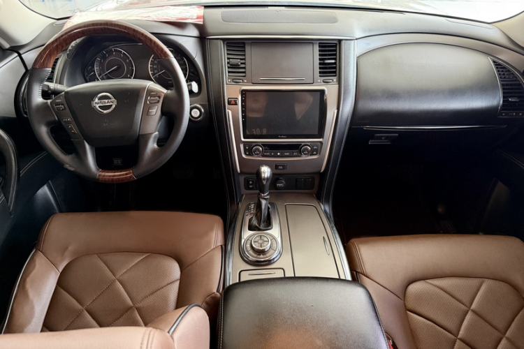 Used Nissan Patrol 2018 4.0L LinkedIn Edition Interior 4