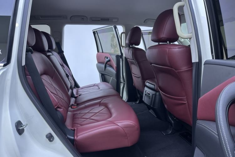 Used Nissan Patrol 2018 4.0L LinkedIn Edition Interior 4