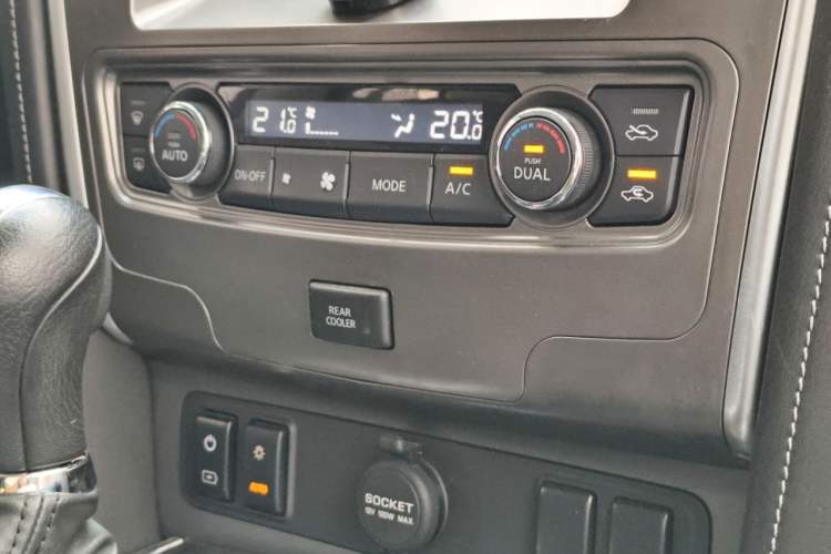 Used Nissan Patrol 2018 4.0L LinkedIn Edition Interior 5