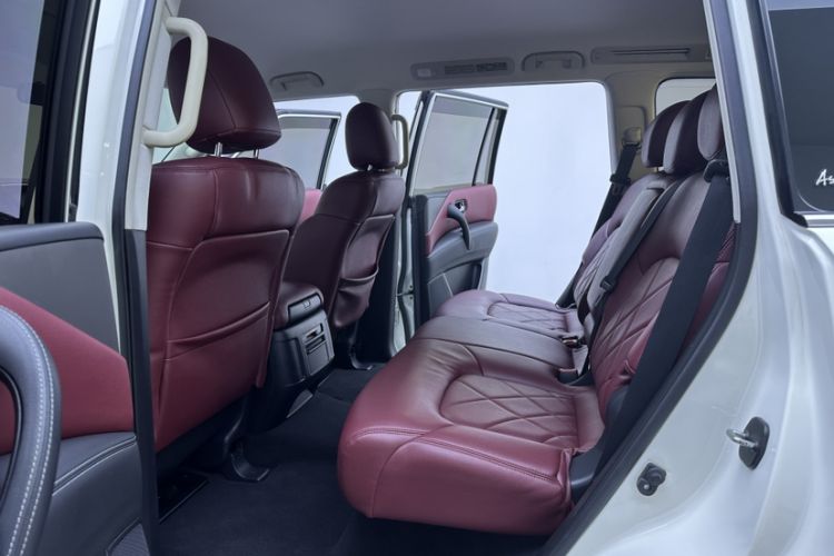 Used Nissan Patrol 2018 4.0L LinkedIn Edition Interior 5
