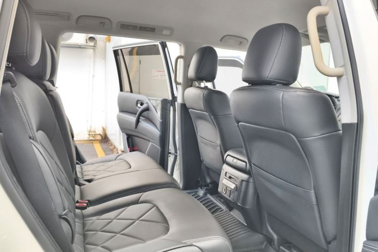 Used Nissan Patrol 2018 4.0L LinkedIn Edition Interior 6