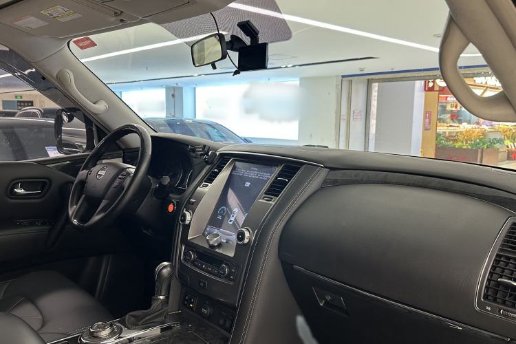 Used Nissan Patrol 2018 4.0L SE Middle East Version Interior 6