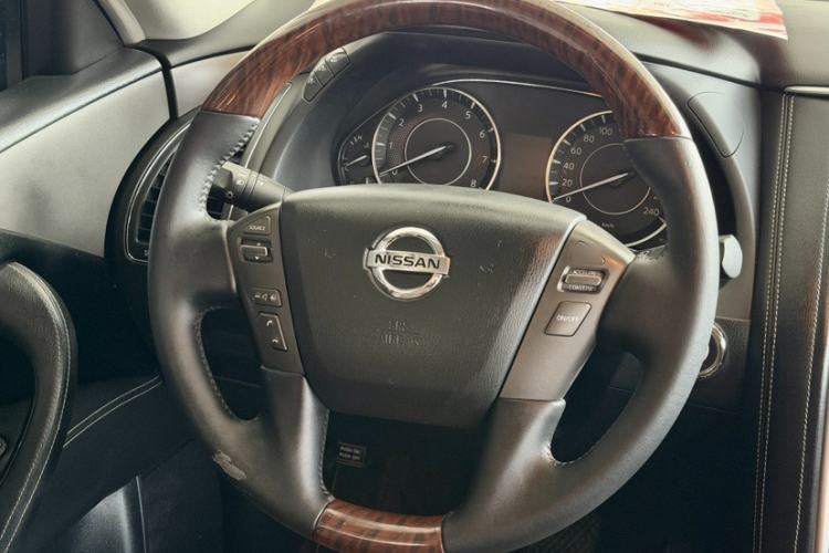 Used Nissan Patrol 2018 4.0L LinkedIn Edition Interior 6