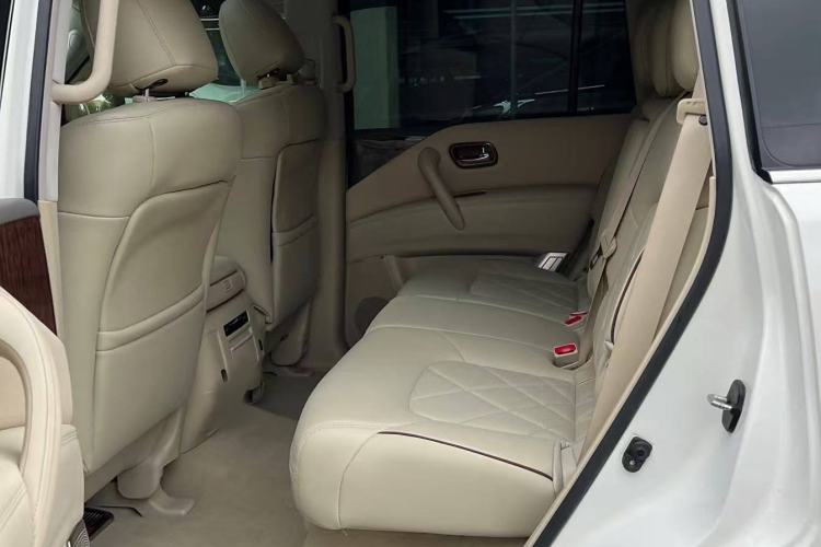 Used Nissan Patrol 2018 Y62 4.0 SE-T2 Middle East Interior 6