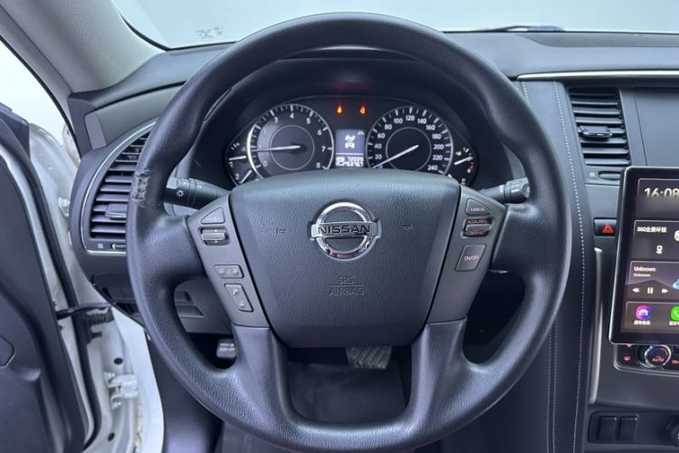 Used Nissan Patrol 2018 4.0L LinkedIn Edition Interior 6