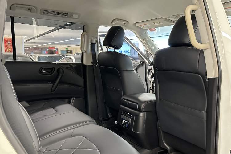 Used Nissan Patrol 2018 4.0L SE Middle East Version Interior 7