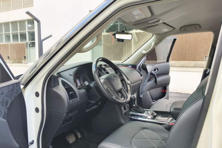 Used Nissan Patrol 2018 4.0L LinkedIn Edition Interior 9