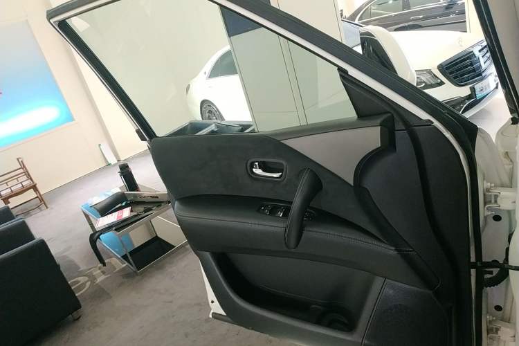 Used Nissan Patrol 2018 4.0L Automatic 7-Seater Middle East Version Left Front Door Interior