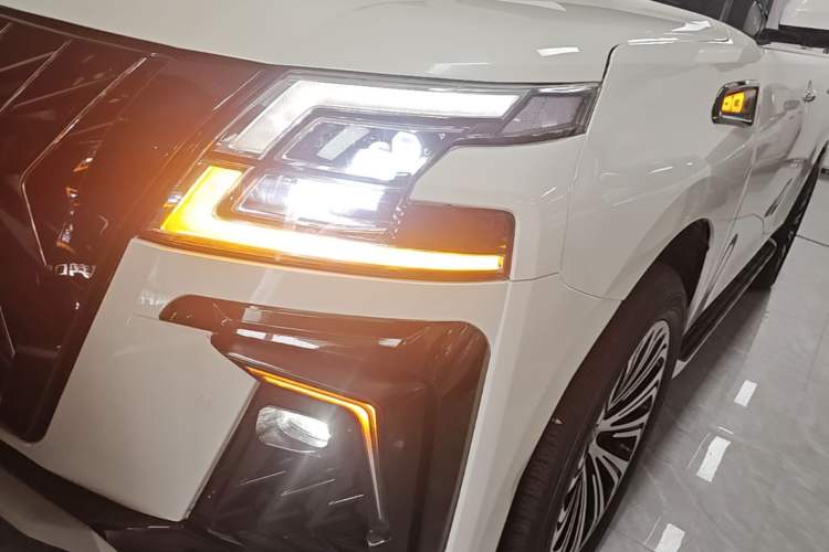 Used Nissan Patrol 2018 Y62 4.0 XE Middle East Left Front Headlight