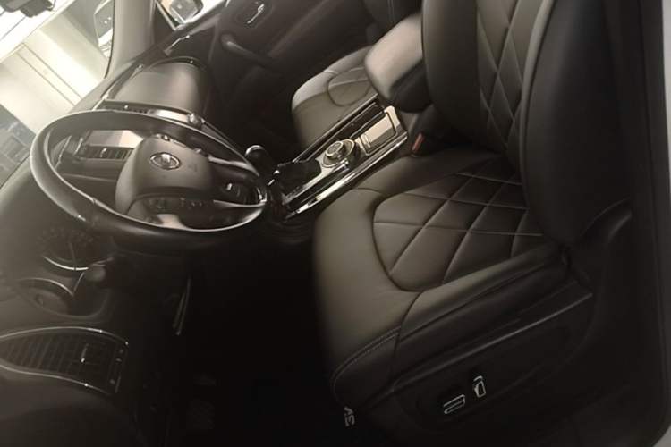 Used Nissan Patrol 2018 4.0L SE Middle East Version Left Front Seat