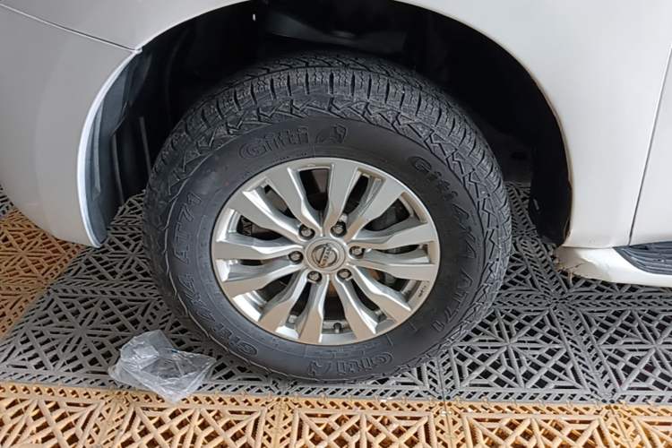 Used Nissan Patrol 2018 Y62 4.0 XE Middle East Left Front Wheel Hub