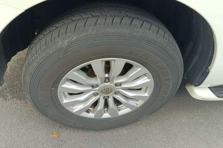Used Nissan Patrol 2018 4.0L Automatic 7-Seater Middle East Version Left Front Wheel Hub