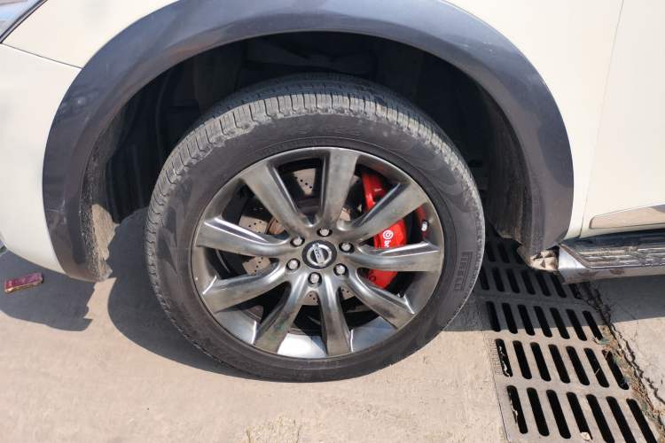 Used Nissan Patrol 2018 4.0L Automatic 7-Seater Middle East Version Left Front Wheel Hub