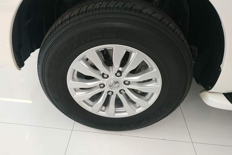 Used Nissan Patrol 2018 4.0L Automatic 7-Seater Middle East Version Left Front Wheel Hub