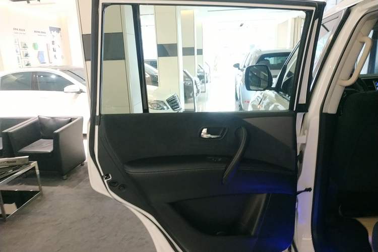 Used Nissan Patrol 2018 4.0L Automatic 7-Seater Middle East Version Left Rear Door Interior