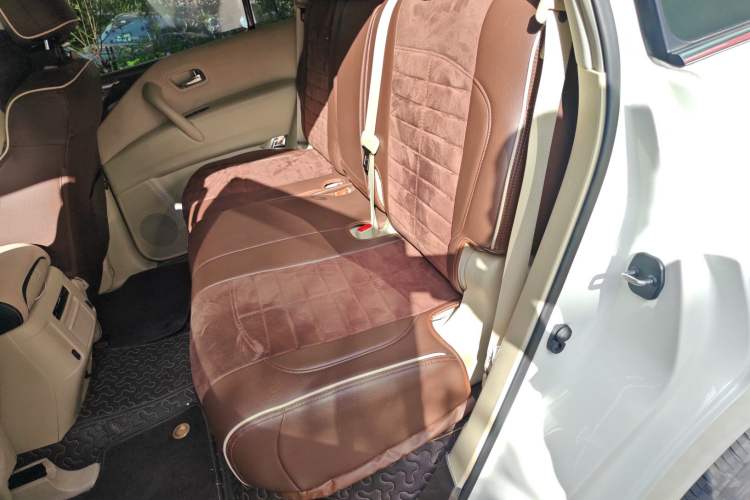 Used Nissan Patrol 2018 4.0L SE Middle East Version Left Rear Seat