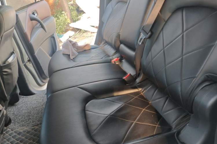 Used Nissan Patrol 2018 4.0L LinkedIn Edition Left Rear Seat