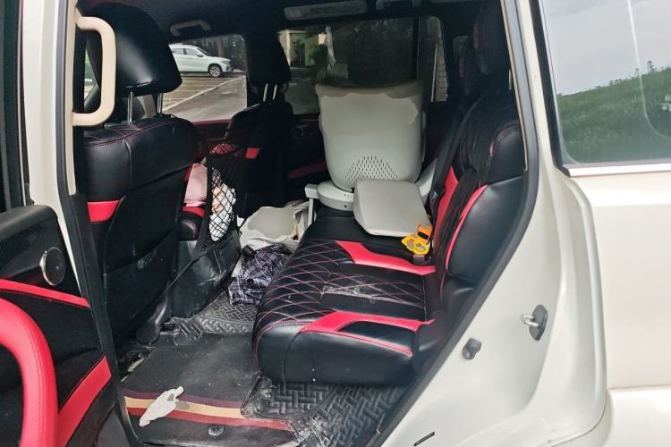 Used Nissan Patrol 2018 4.0L LinkedIn Edition Left Rear Seat