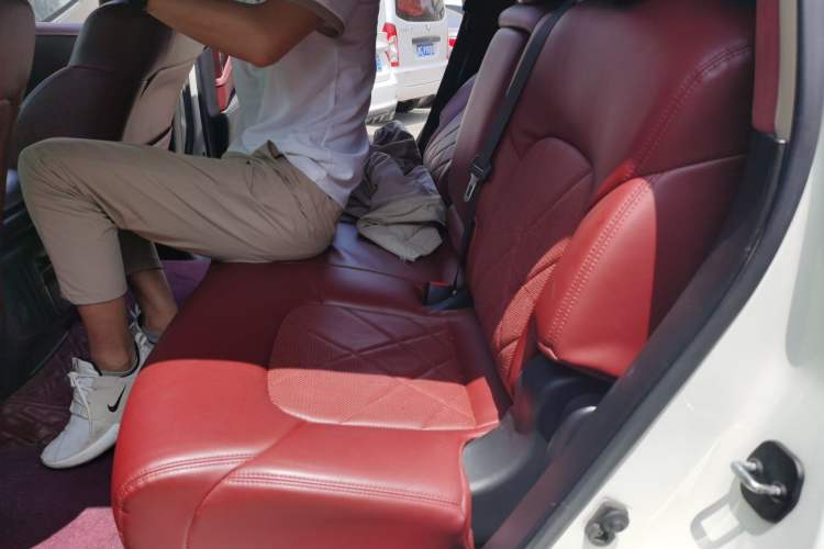 Used Nissan Patrol 2018 4.0L LinkedIn Edition Left Rear Seat